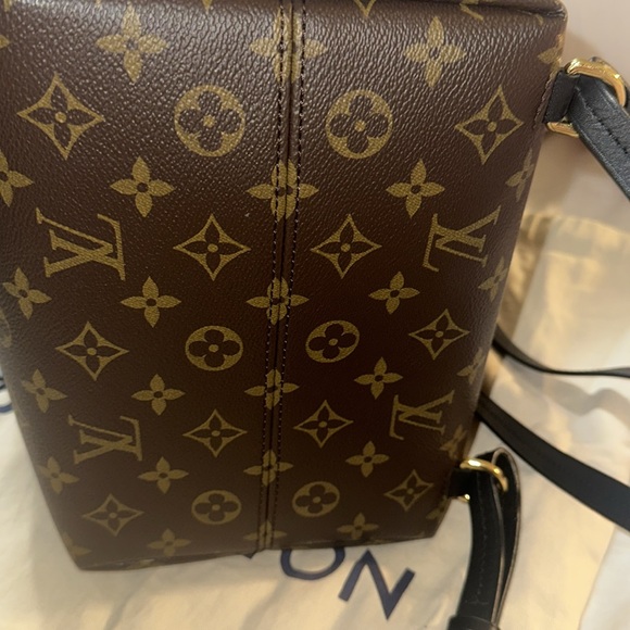 Louis Vuitton Monogram Montsouris PM Backpack - Picture 15 of 16